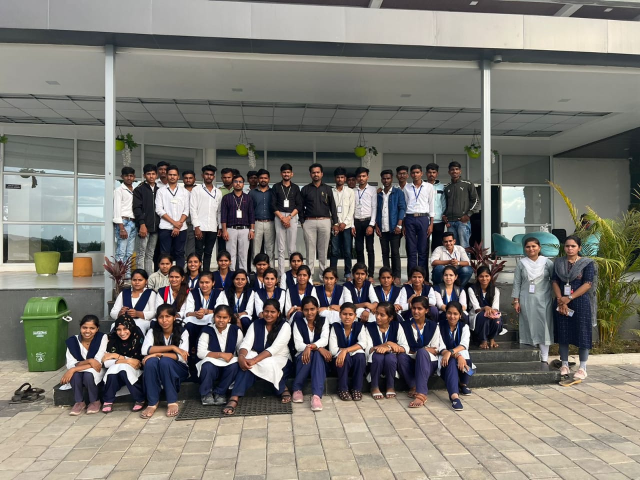 Students on an educational tour at an IT Park